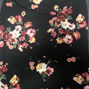 XL knee length pencil flowered skirt New Never worn